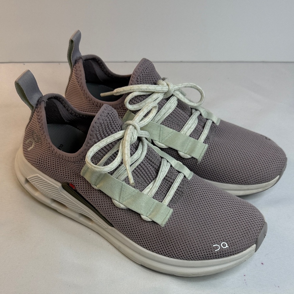On Running Women's Athletic Shoes in Gray and White